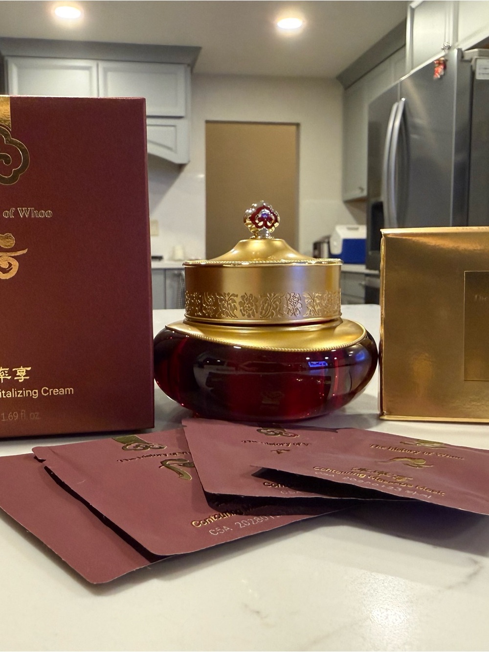 The history of whoo Jinyulhyang Intensive Revitalizing Cream 50ml + FREE sample!